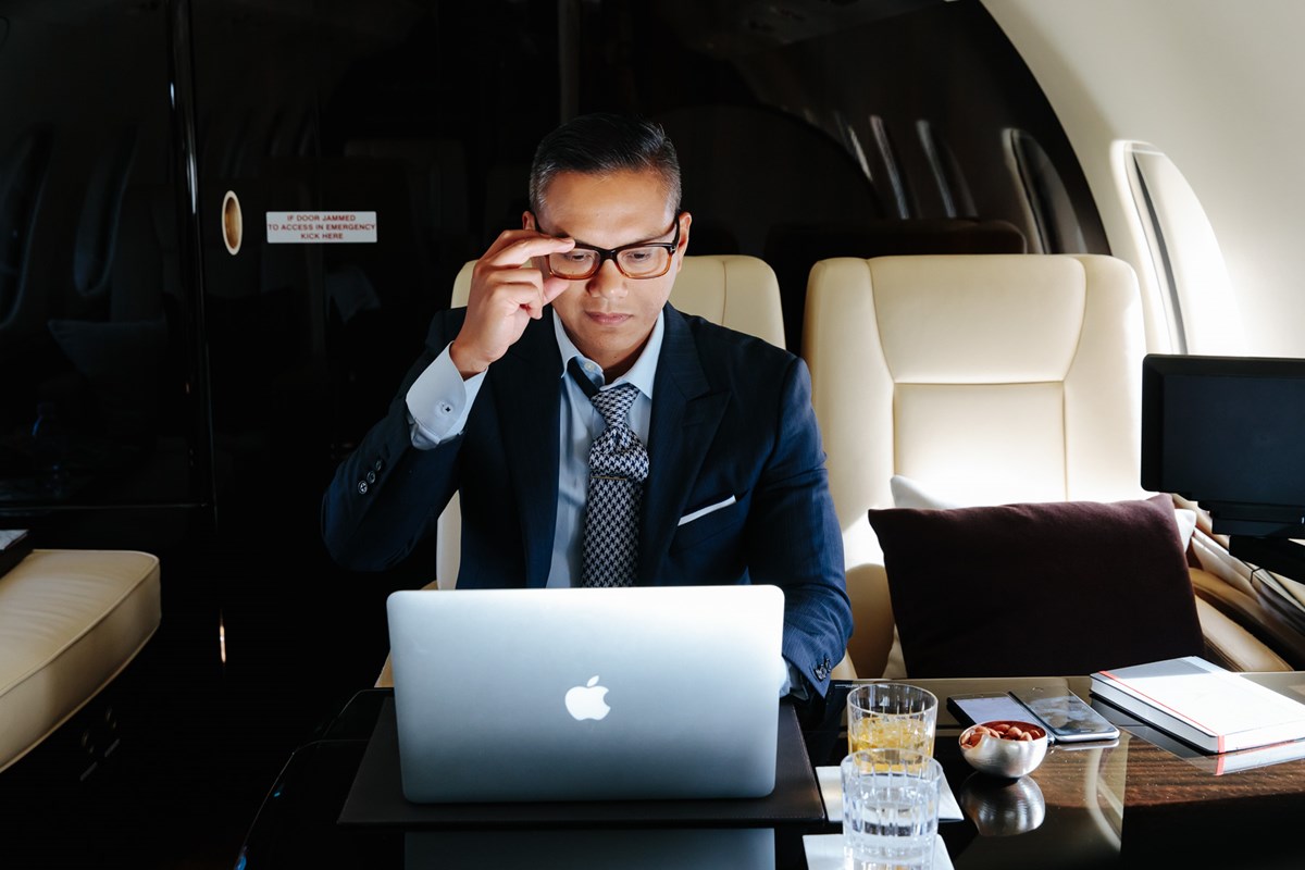 travel-hacks-how-to-work-on-a-plane