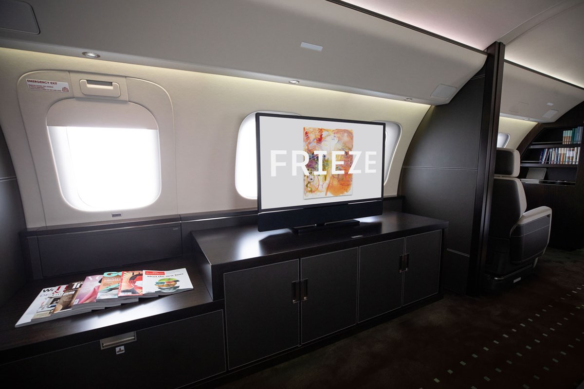 vistajet-unveils-the-worlds-highest-viewing-room-in-the-sky-with-frieze