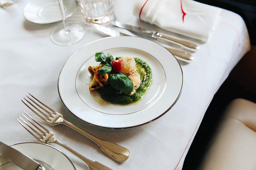 公务机影视错觉四 01:鱼子酱与香槟 - 维思达公务机