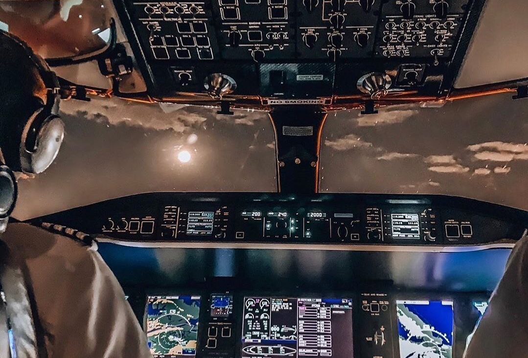 公务机影视错觉五:人人都是机长 - 维思达公务机