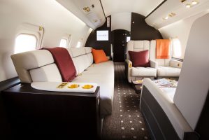 vistajet-challenger-850-sofa-seating-3djygz9a999dwctrcrnwn4.jpg